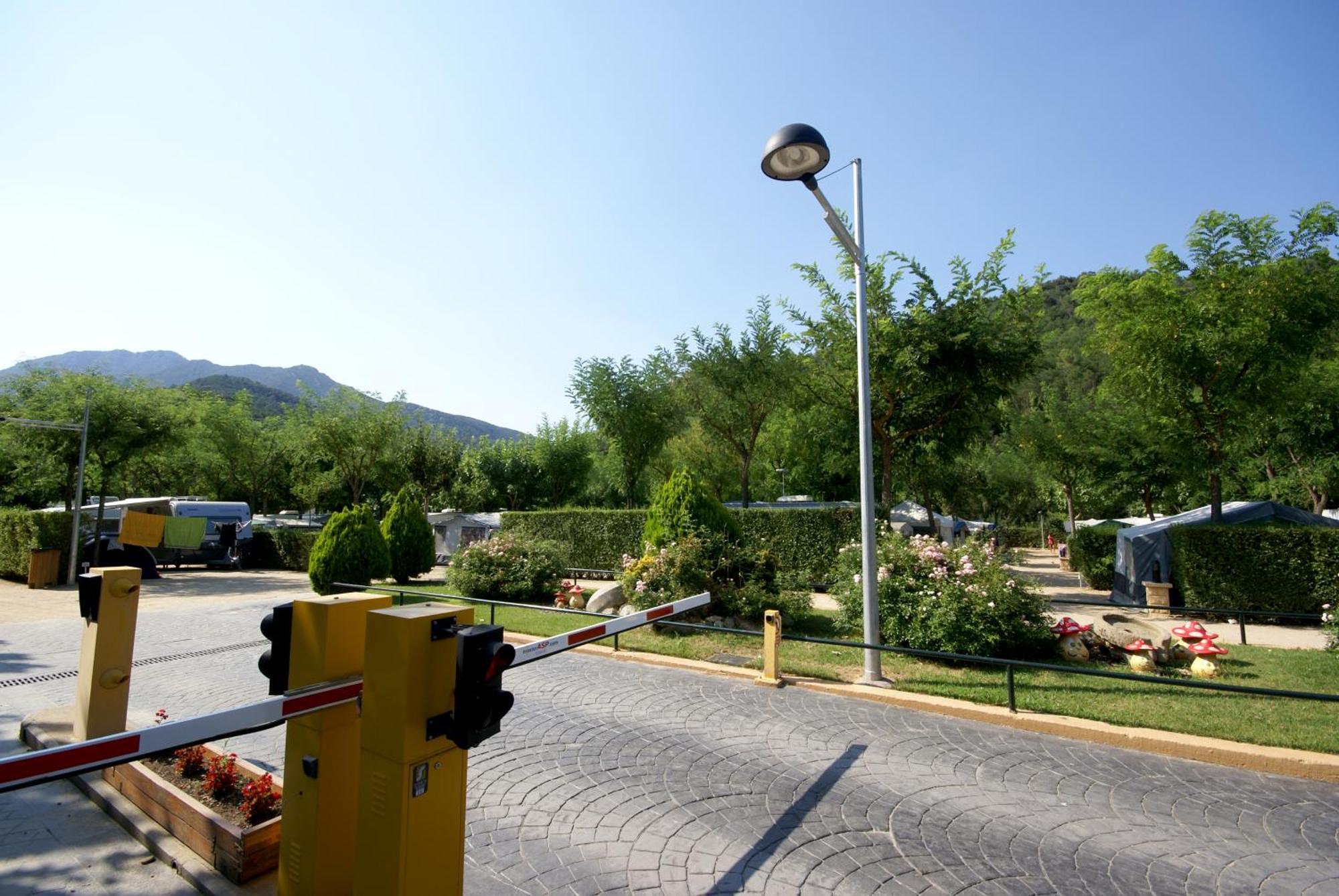 ホテル Camping Bassegoda Park Albanya エクステリア 写真